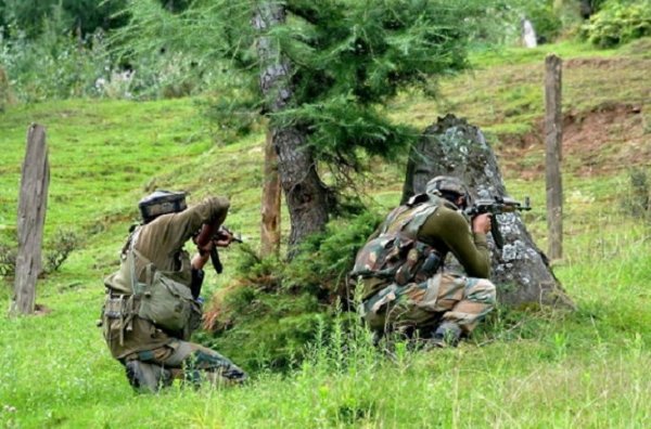 डीआरजी जवानों से देर रात मुठभेड़ में दो नक्सली ढेर, चार हथियार बरामद