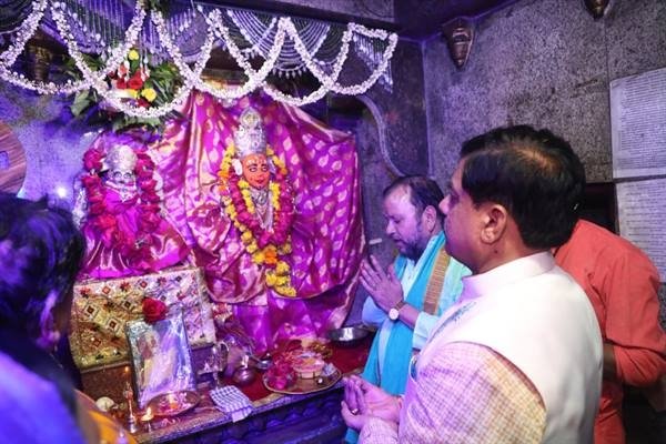 मुख्यमंत्री डॉ. यादव ने अमझेरा के अमका-झमका मंदिर में की पूजा-अर्चना