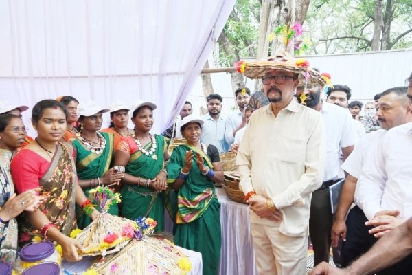 राज्यपाल  रमेन डेका ने लखपति दीदियों के हुनर को सराहा