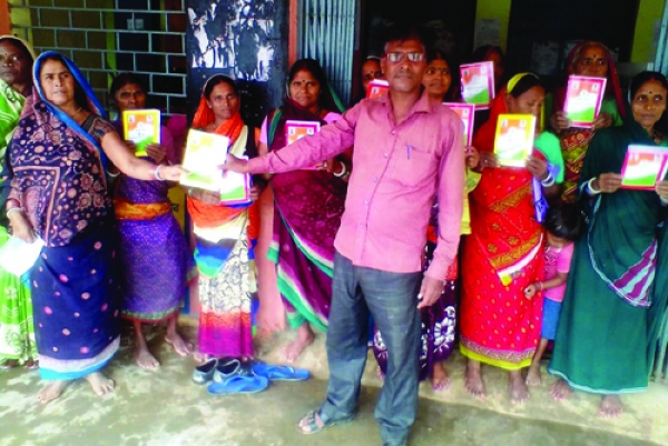 राशन कार्ड नवीनीकरण अभियान जिले में राशन कार्ड का वितरण शुरू