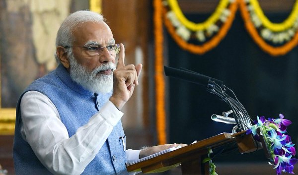 भारत का संविधान तो सर्वश्रेष्ठ है पर लोकतंत्र को श्रेष्ठ बनाने की दिशा में काम करना होगा