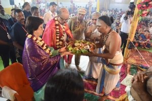 राज्यपाल रमेन डेका ने भिलाई स्कंदाश्रम में की पूजा