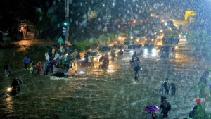 क्षेत्रीय मौसम विज्ञान केंद्र ने तमिलनाडु के 14 जिलों में भारी बारिश की चेतावनी जारी की
