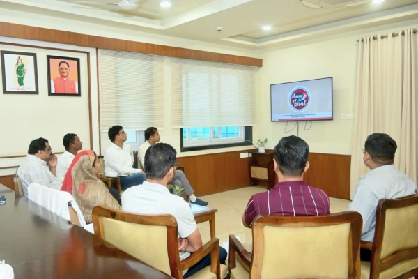 'मन की बात' से विकसित भारत का संकल्प हुआ और मजबूत: प्रधानमंत्री के प्रेरक संदेशों का मंत्री श्रीमती लक्ष्मी राजवाड़े ने किया श्रवण