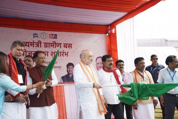 केंद्रीय गृह मंत्री  अमित शाह ने मुख्यमंत्री ग्रामीण बस योजना का किया शुभारंभ