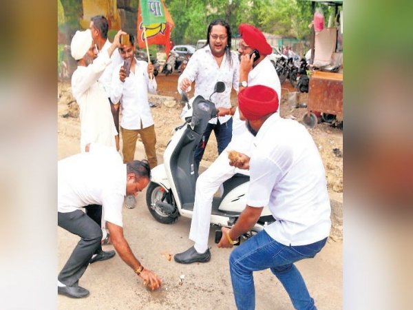 कांग्रेस विधायक के सामने ही भाजपाइयों ने एक्सप्रेस-वे का लोकार्पण कर दिया