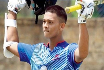 यशस्वी ने 17 साल की उम्र में जड़ा दोहरा शतक, 12 तूफानी छक्के के साथ बनाए कई कीर्तिमान