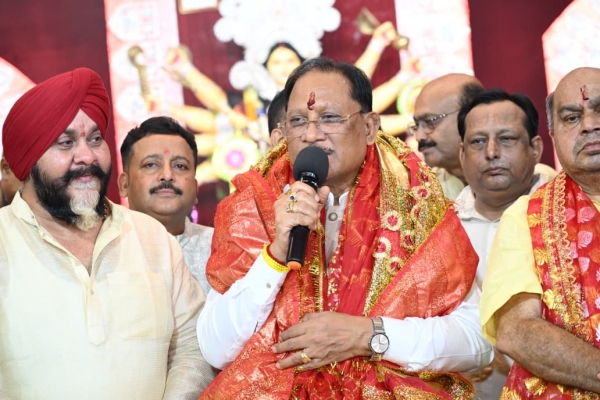 मुख्यमंत्री  विष्णु देव साय ने मां काली और मां दुर्गा की पूजा-अर्चना कर प्रदेश की सुख-समृद्धि की कामना की