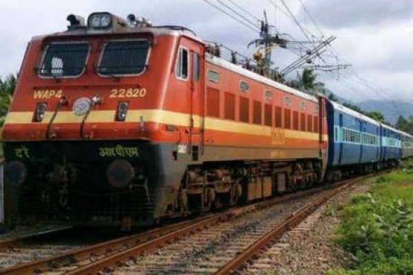 छत्तीसगढ़ के प्रवासी मजदूरों का आरोप, ट्रेन टिकट के लिये गुजरात की कंपनी ने लिये पैसे
