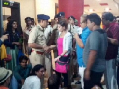 मल्टीप्लेक्स एसोसिएशन के खिलाफ प्रदर्शन कर रहे छत्तीसगढ़ी कलाकार गिरफ्तार, रिहा