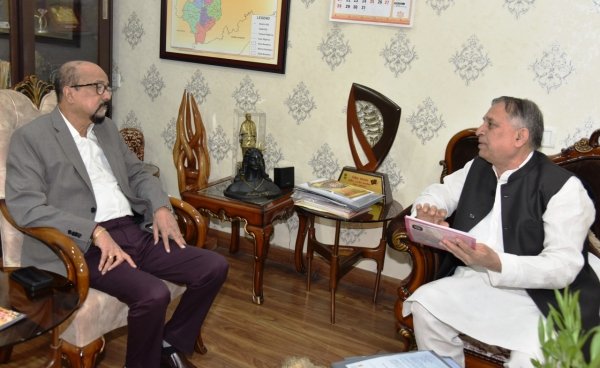 राज्यपाल&nbsp; डेका से छत्तीसगढ़ दिव्यांगजन, वित्त एवं विकास निगम के अध्यक्ष कावड़िया ने की भेंट