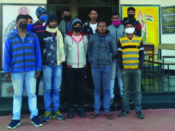 आरटीओ बैरियर पाटेकोहरा से क्रासिंग कराने के नाम पर अवैध वसुल करने वाले तीन आरोपी को पकड़ा गया