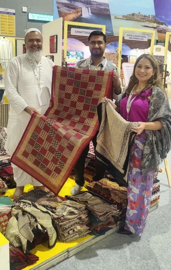 विश्व धरोहर समिति के 46वें सत्र में मध्यप्रदेश की बाघ प्रिंट हस्तकला का सजीव प्रदर्शन