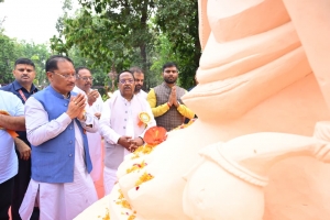 मातृशक्ति एवं प्रकृति के प्रति श्रद्धा का अनुपम संगम : मुख्यमंत्री  विष्णु देव साय ने "राम वाटिका" में किया रुद्राक्ष का पौधारोपण