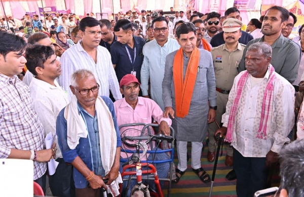 बिजली की कड़क ने छीने थे पैर, 'सुशासन' ने दी आत्मनिर्भरता की नई उड़ान