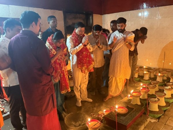 उद्योग मंत्री लखन लाल देवांगन ने सर्वमंगला मंदिर में की पूजा अर्चना, जिले और प्रदेशवासियों के खुशहाली और समृद्धि की कामना की