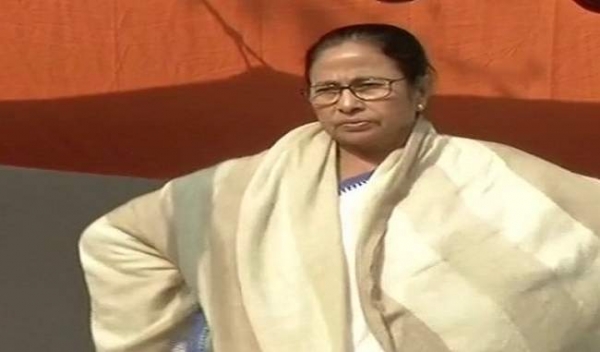देश और संविधान बचाने के लिए जारी रखूंगी सत्याग्रह: ममता बनर्जी