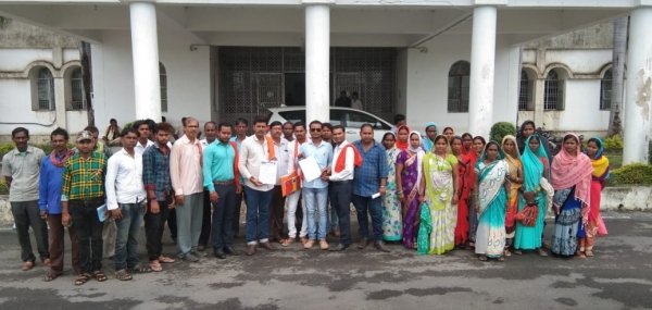 शिवसेना ने सौंपा कलेक्टर को ज्ञापन