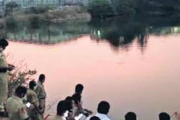 हाथी पूजन के लिए तालाब पर गईं तीन किशोरियां पानी में डूबी, दो की मौत