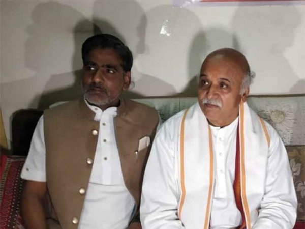 माल्या और नीरव मोदी जैसे लोगों की है मोदी सरकार: प्रवीण तोगड़िया