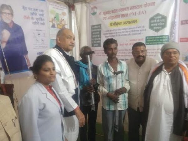 स्वस्थ्य सियान दिवस में हुआ बुजुुर्गो का सम्मान व देखभाल