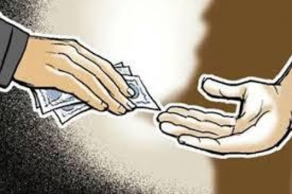 आदिम जाति कल्याण विभाग के जिला संयोजक 27 हजार की रिश्वत लेते रंगे हाथों गिरफ्तार