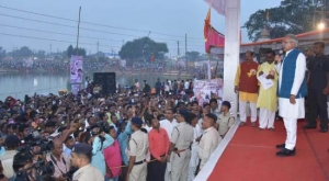 मुख्यमंत्री भूपेश बघेल आज यहां महादेव घाट, बीरगांव और हीरापुर में आयोजित छठ महापर्व में शामिल हुए