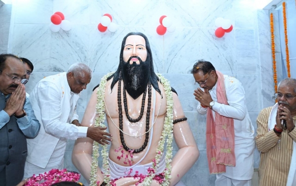 सुशासन तिहार 2026: मुख्यमंत्री श्री विष्णु देव साय ने किया मुंगेली नगर के चौक-चौराहों में स्थापित प्रतिमाओं का अनावरण