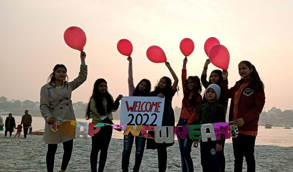2021 ने मुसीबतों से जूझना सिखाया, 2022 सबको खुशियाँ देने आया