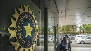 धोनी युग का अंत, BCCI ने सालाना अनुबंध से भी किया बाहर, सामने आई खिलाड़ियों की लिस्ट