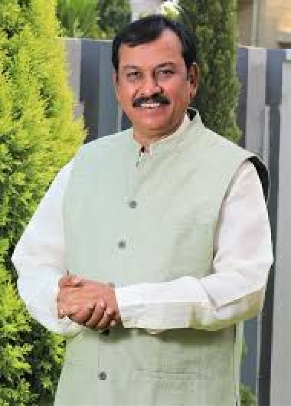 बाहरी भीतरी की राजनीति करने वालों पर सांसद ने साधा निशाना
