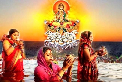 छठ पर्व पर डूबते एवं उगते सूर्य की अराधना की जाती है