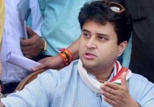 चुनाव में हारने पर बात करते हुए भावुक हुए सिंधिया