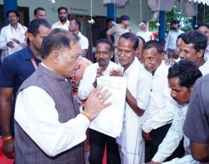 मुख्यमंत्री  विष्णु देव साय को दीपपर्व की शुभकामनाएं देने बगिया में लगा रहा तांता