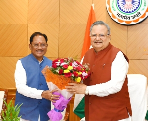आज विधानसभा में मुख्यमंत्री श्री विष्णु देव साय ने षष्ठम विधानसभा के मानसून सत्र में विधानसभा अध्यक्ष डॉ. रमन सिंह से सौजन्य मुलाकात की