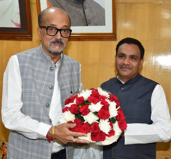 राज्यपाल डेका से छत्तीसगढ़ वक्फ बोर्ड अध्यक्ष ने भेंट की