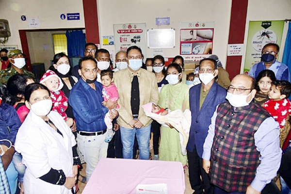 संभागायुक्त डॉ. अलंग ने किया पल्स पोलियो अभियान का शुभारंभ