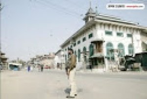 श्रीनगर में बंद के चलते गुरुवार को पसरा सन्नाटा - फोटो : बासित जरगर