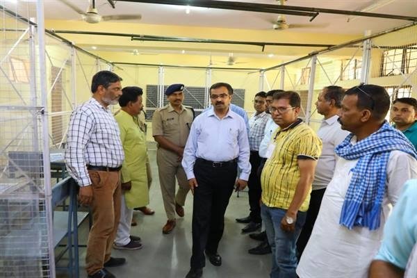 मुख्य निर्वाचन पदाधिकारी राजन ने देवास में मतगणना स्थल का किया निरीक्षण