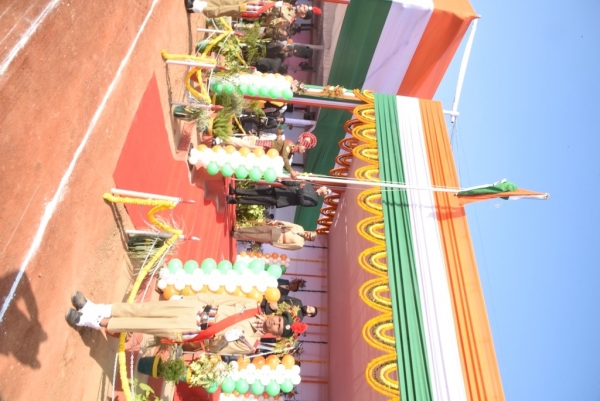 उत्साह एवं उमंग के साथ मनाया गणतंत्र दिवस : पंचायत मंत्री श्री सिंहदेव ने किया झण्डावंदन