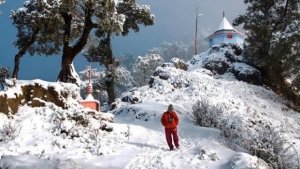 कश्मीर में सीजन की पहली बर्फबारी