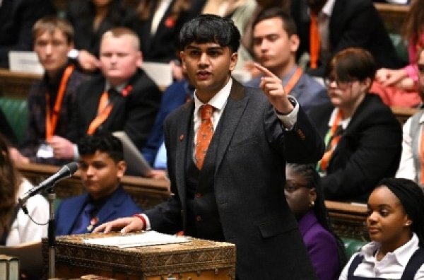 ब्रिटिश-भारतीय युवा ने हाउस ऑफ कॉमन्स को संबोधित किया, जलवायु परिवर्तन पर की चर्चा