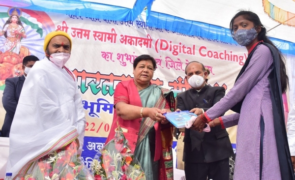 कोई भी व्यक्ति ऊंचाई में तभी पहुंचता है, जब वह अपना जमीन नहीं भूलता : सुश्री उइके