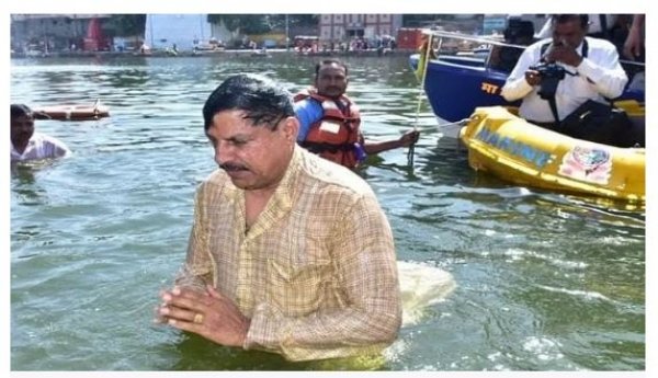 &#039;प्रश्न ना उठाएं मां शिप्रा की पवित्रता बनी रहने दें&#039;, डुबकी लगाकर मुख्यमंत्री डॉ. यादव ने कही यह बात