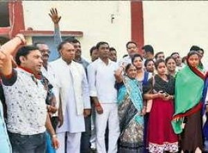 छत्तीसगढ़ चुनाव / अहिवारा में कांग्रेस प्रत्याशी तय होने से पहले ही बगावत, 4 ब्लॉक अध्यक्षों के साथ 200 ने भूपेश को दिया इस्तीफा