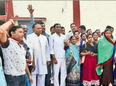 छत्तीसगढ़ चुनाव / अहिवारा में कांग्रेस प्रत्याशी तय होने से पहले ही बगावत, 4 ब्लॉक अध्यक्षों के साथ 200 ने भूपेश को दिया इस्तीफा