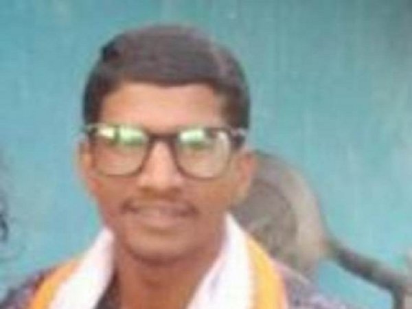 झीरम कांड की बरसी पर नक्सलियों ने कांग्रेस कार्यकर्ता की हत्या की