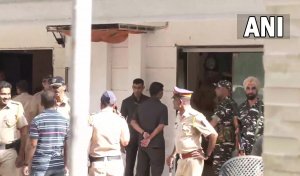 पात्रा चॉल घोटाला: संजय राउत पर गिरी गाज, 9 घंटे की पूछताछ के बाद ED ने हिरासत में लिया