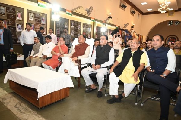 संविधान दिवस पर टाउन हॉल में गरिमामय कार्यक्रम