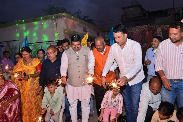 शिक्षा मंत्री गजेन्द्र यादव ने बच्चों संग “विष्णु के दिया” कार्यक्रम में मनाई दीपावली — शिक्षा, संस्कृति और आनंद का संगम